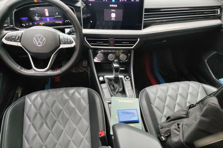 Used Volkswagen Sagitar 2023 300TSI DSG Excellence Edition Center Console