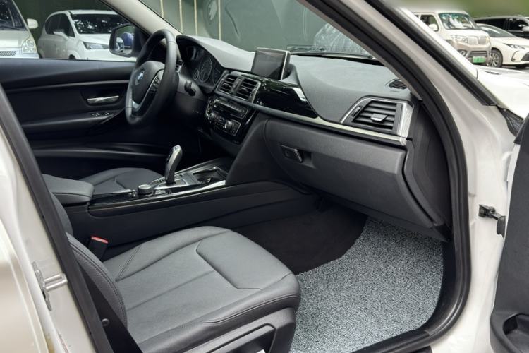 Used BMW 3 Series 2017 318i Fashion Model