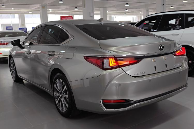Used Lexus ES 2023 200 Excellence Edition
