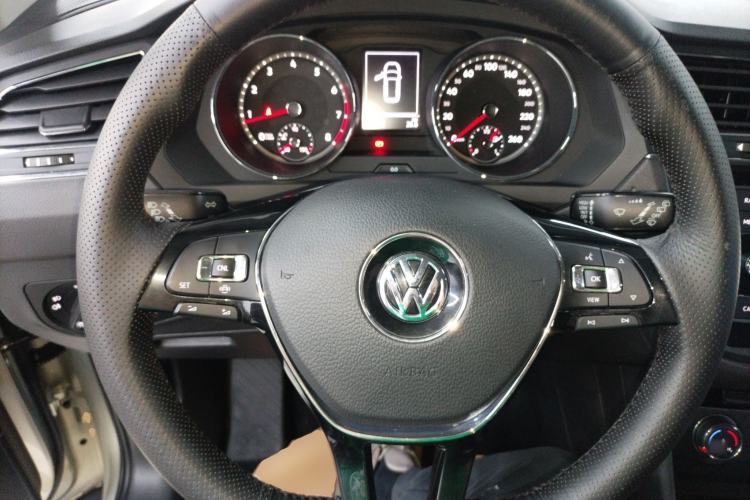 Used Volkswagen Tiguan L 2019 330TSI Automatic Two-Wheel Drive Luxury Edition China VI Standard