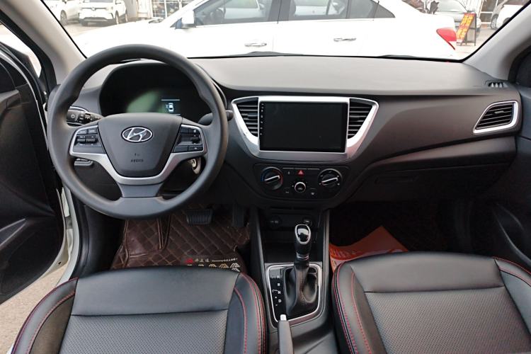 Used Hyundai Verna (new generation) 2020 1.4L CVT GLS Cool Edition Center Console