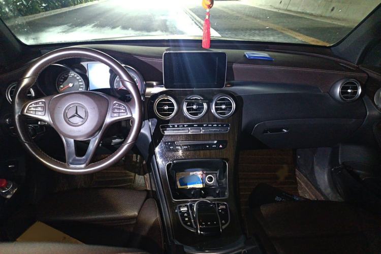 Used Mercedes-Benz GLC 2016 GLC 260 4MATIC Dynamic Edition Interior 2