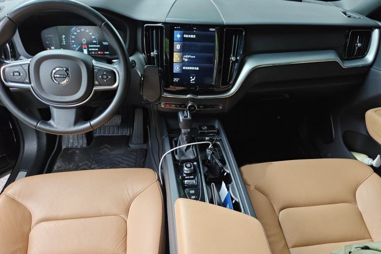 Used Volvo XC60 2019 T5 4x4 Smart Edition China VI Standard Interior 2