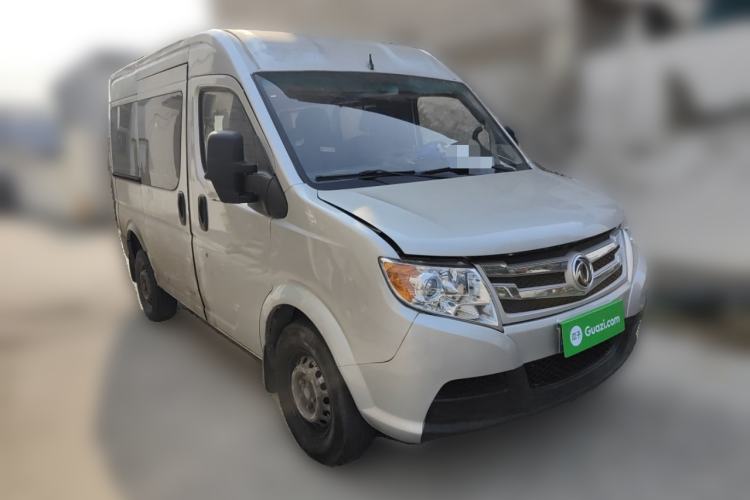 Used Dongfeng Yufeng 2018 2.3TA100 Standard Edition Logistics Vehicle Short Wheelbase Mid-Roof Design 5-9 Seater Powered by WP2.3

