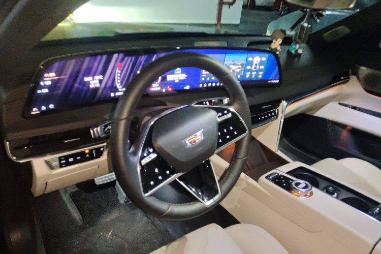 Used Cadillac CT6 2023 28T Luxury Version Center Console