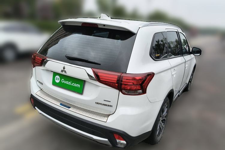 Used Mitsubishi Outlander 2018 2.0L Two-Wheel-Drive Jiale Edition 7-Seater Rear Right 45 Deg