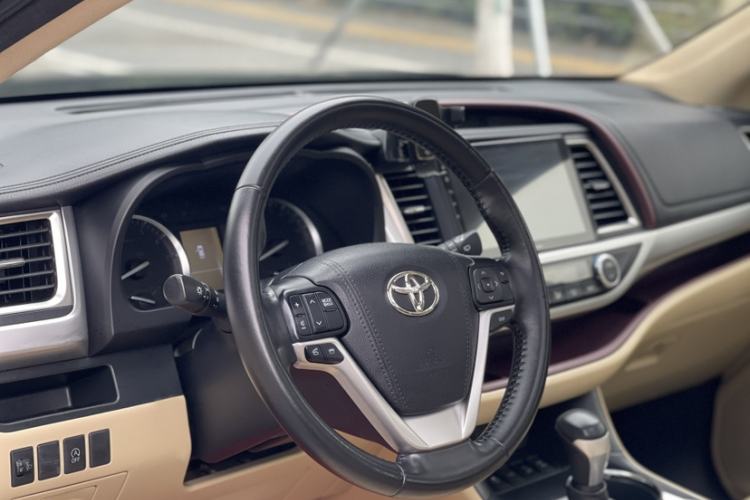 Used Toyota Highlander 2015 2.0T Four-Wheel Drive Luxury Edition 7-Seater