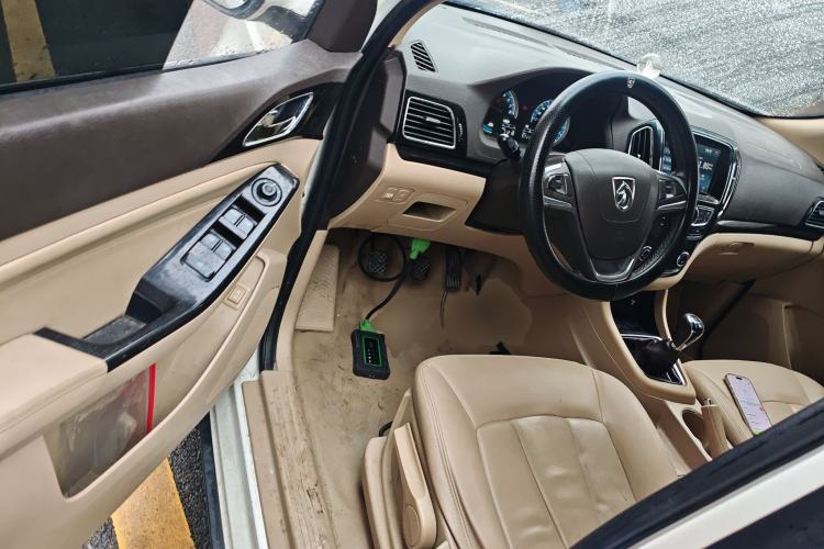 Used Baojun 730 2014 1.5L Manual Luxury Navigation ESP Version 7 Seats
