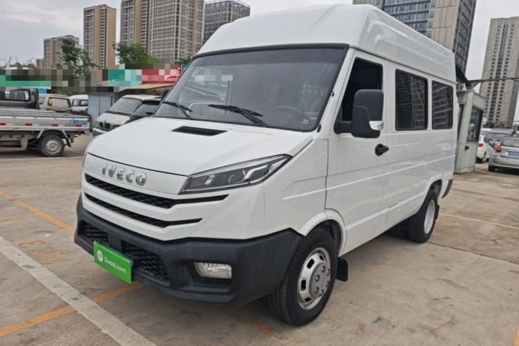 Used Iveco Daily 2023 2.5T A35M1 Short Wheelbase Mid-Roof Dual Tire Side-Sliding Doors 5–9 Seats