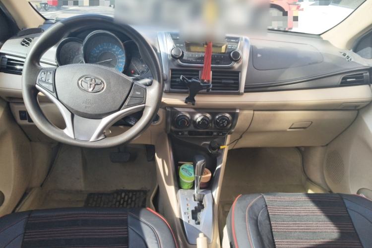 Used Toyota YARiS L Zhi Xuan 2014 1.5 GS Automatic Sharp Edition Center Console