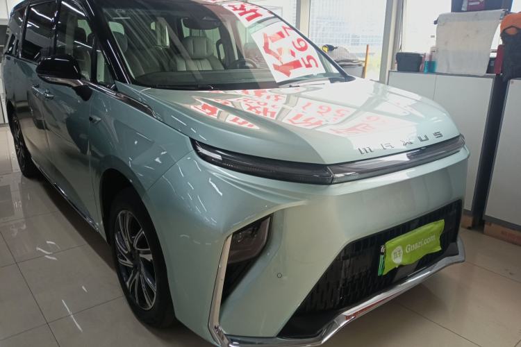 Used SAIC MAXUS Dajia 9 2024 Super Hybrid Ultra-Long Range Forest Edition 7-Seater Front Right 45 Deg