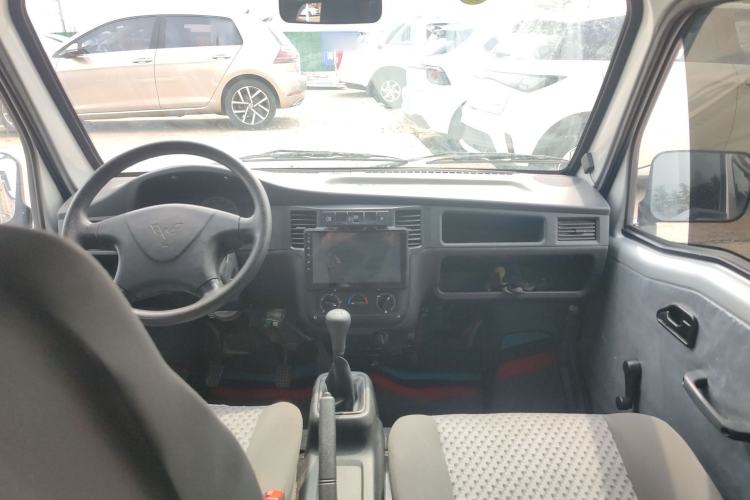 Used Wuling Zhiguang 2023 1.5L Practical Version 5/7 Seats Interior 2