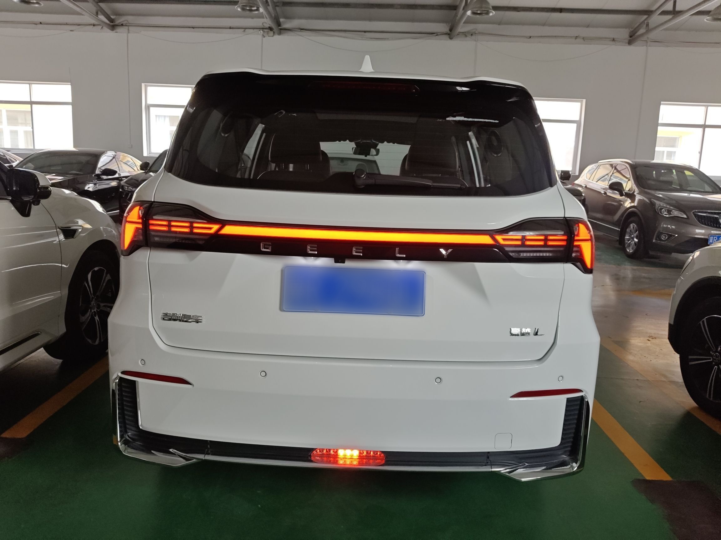 Geely Auto Haoyue L 2025 2.0T DCT Luxury Edition — снимка 5