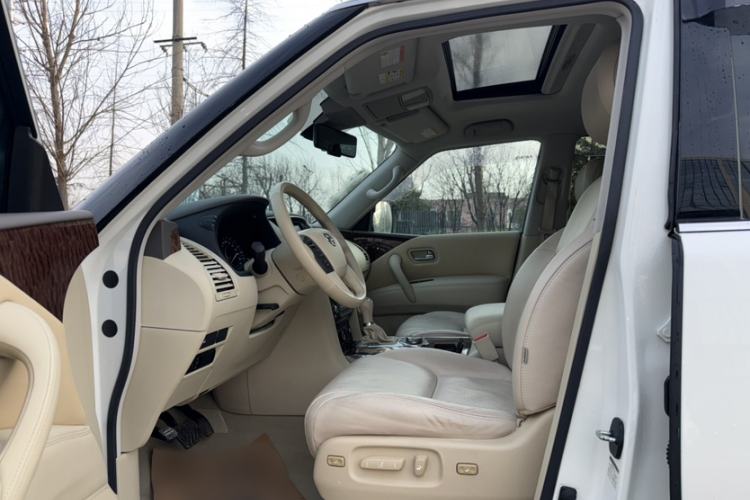 Used Nissan Patrol  Interior 6