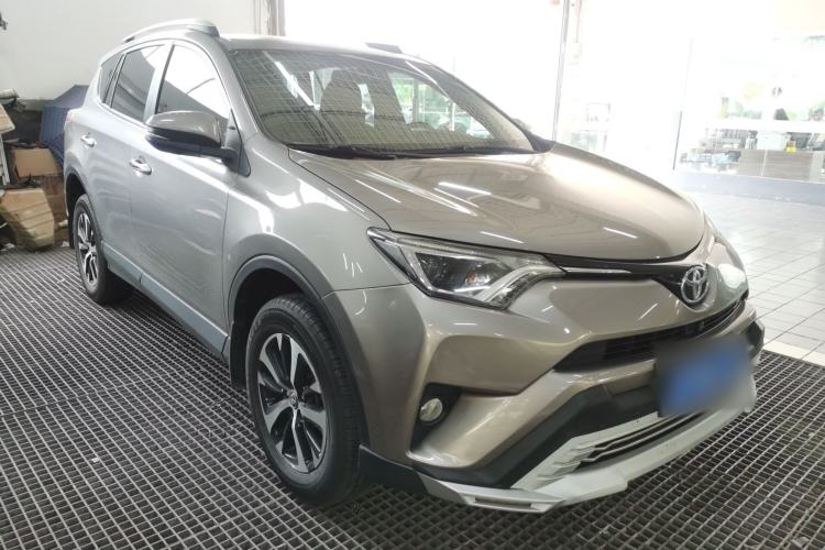 Used Toyota RAV4 2016 2.0L CVT Two-Wheel Drive Fashion Edition China V Standard
