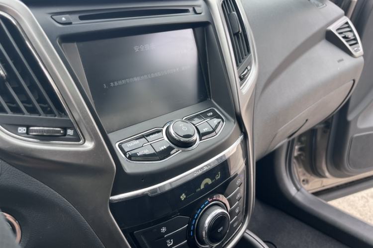 Used Changan CS75 2016 1.5T Manual FENGSHANG Model
