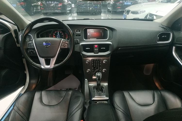 Used Volvo V40 2015 1.6T Zhiya Edition
