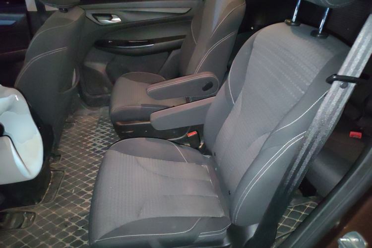 Used Baojun 730 2019 1.5T Manual Fashion Model 7-seater National V