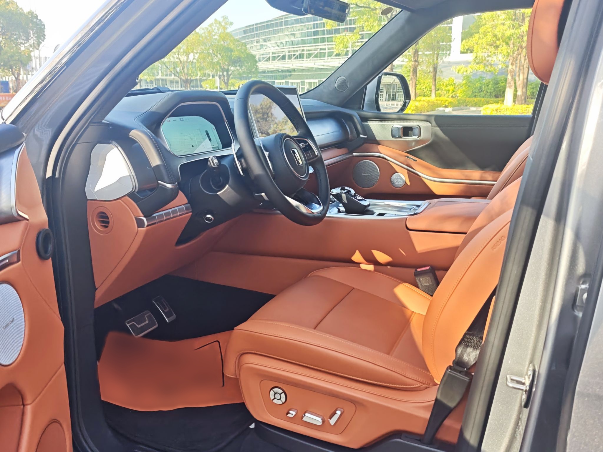 المقاعد الأمامية داخل السيارة