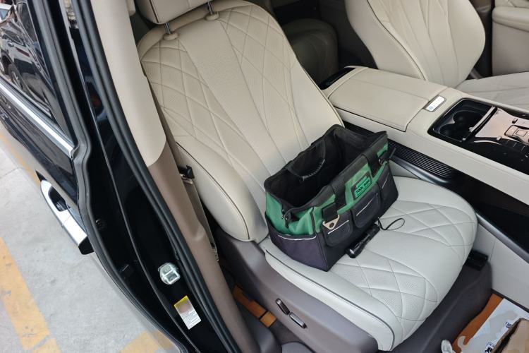 Used Denza D9 2022 DM-i 945 Luxury Model
