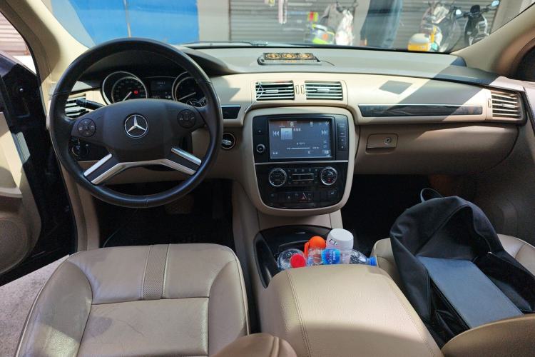 Used Mercedes-Benz R-Class 2014 R 320 4MATIC Luxury Model Center Console