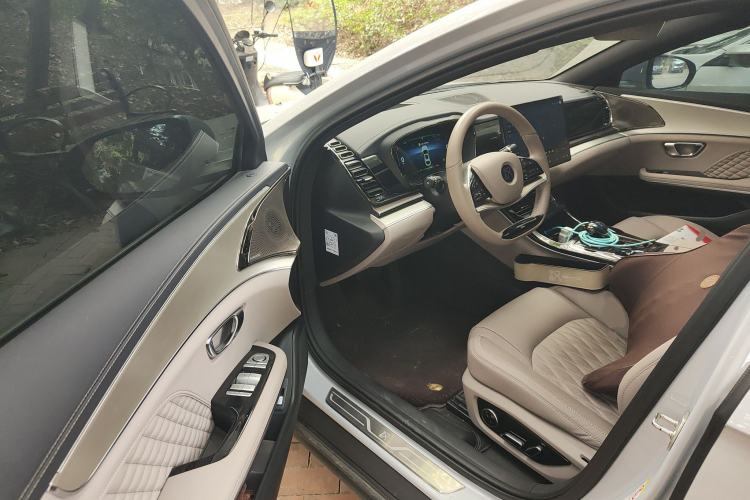 Used BYD Han 2024 EV Glory Edition 605KM Front-Wheel-Drive Premium Model
