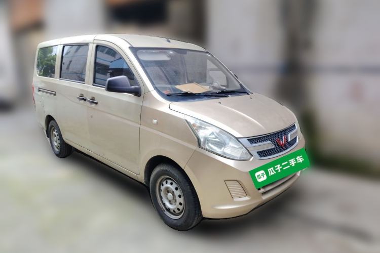 Used Wuling Rongguang V 2015 1.5L Practical Version Front Right 45 Deg