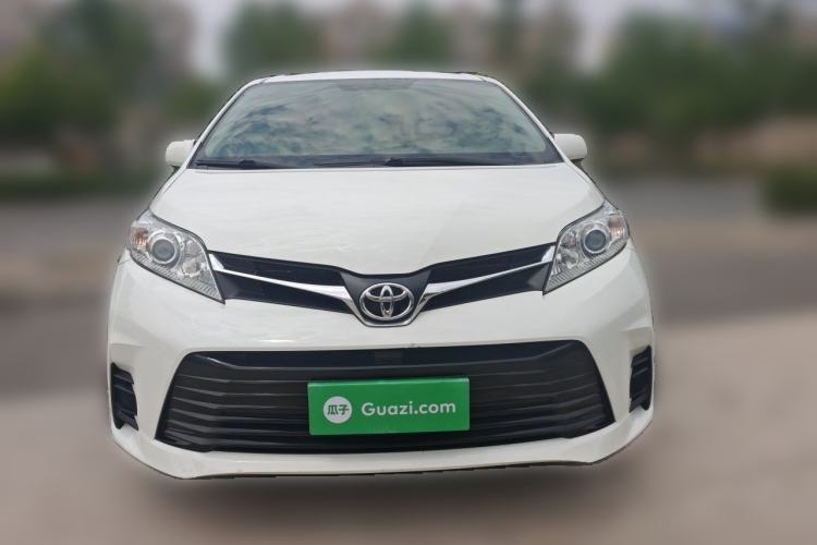 Used Toyota SIENNA 
