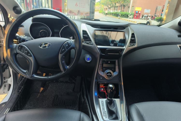 Used Hyundai Elantra (5th Generation / Langdong) 2015 1.6L Automatic Luxury Model Center Console