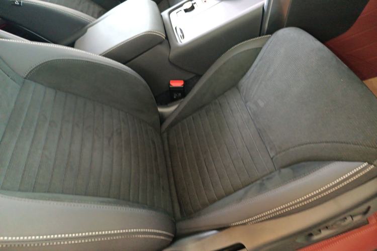 Used Land Rover Discovery 2023 Revised Version 360 PS R-Dynamic S Right Front Seat