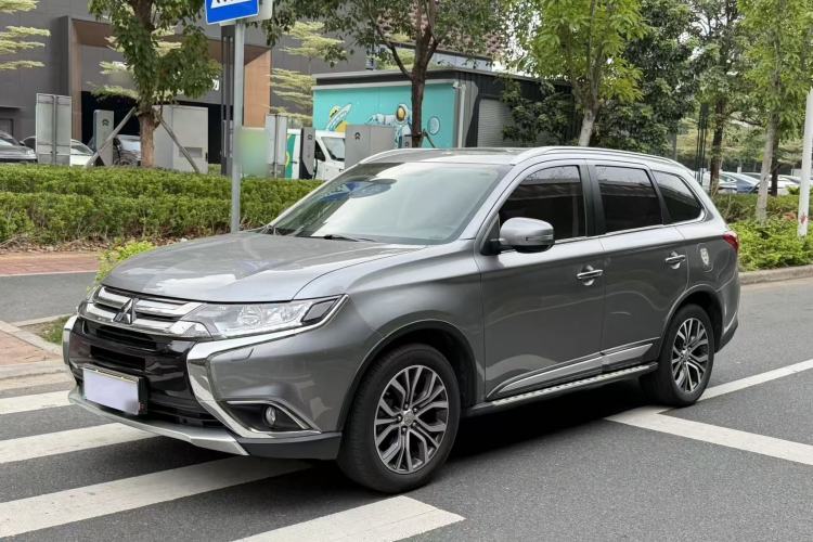 Used Mitsubishi Outlander 2016 2.4L 4x4 Luxury Edition 7-Seater