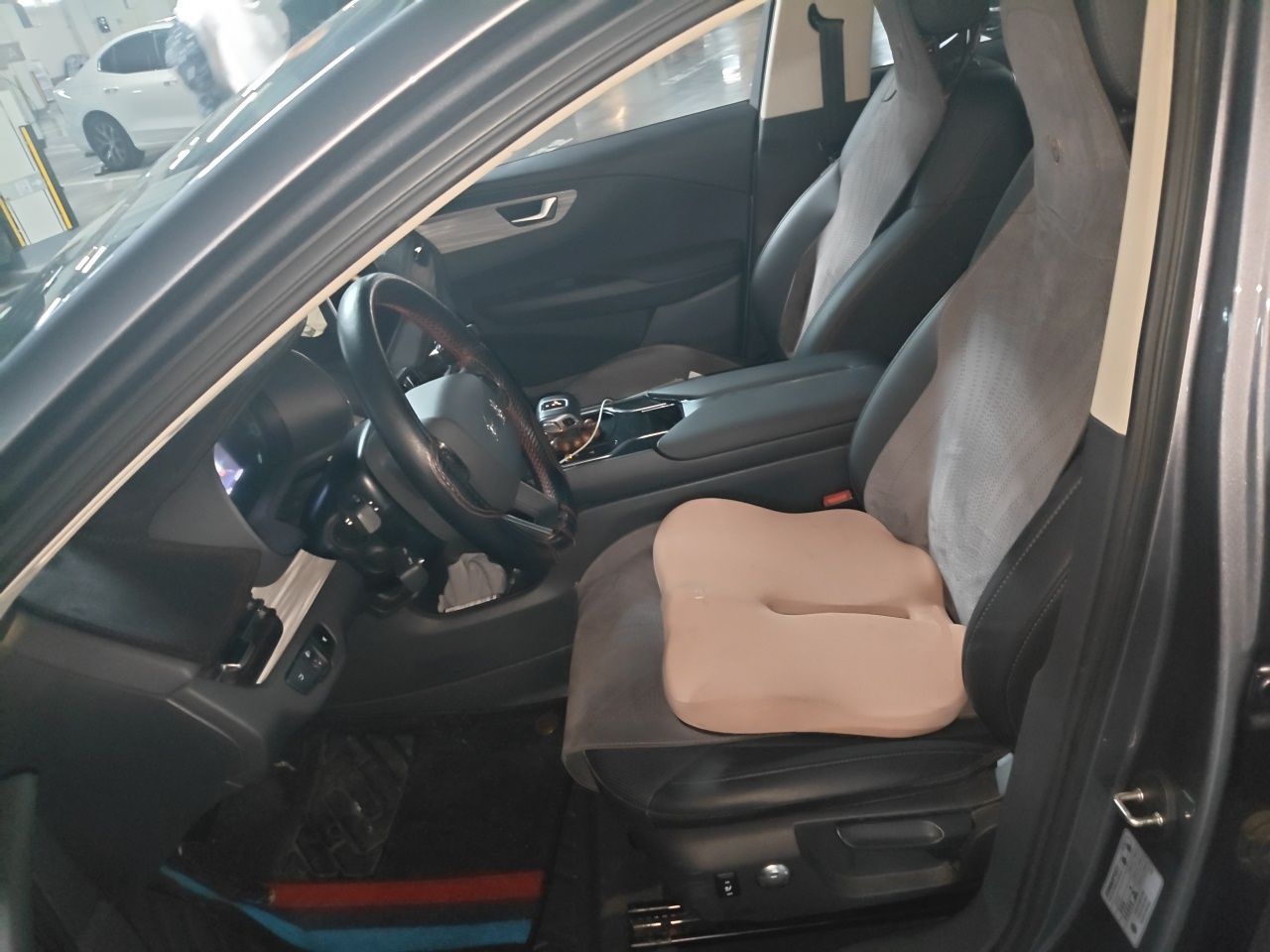 Hongqi E-QM5 2023 620km PLUS — снимка 15