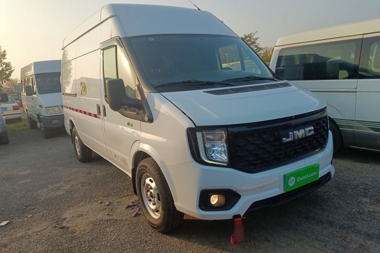 Used JMC Fushun 2023 2.0T Automatic Mid-Drive High-Roof Commercial Van Transport Vehicle with 2/3 Seats
