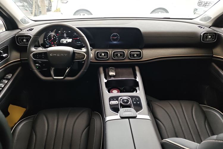 Used Chery Tiggo 9 2023 2.0T Dual-Clutch Two-Wheel Drive Leading Edition 5 Seats Center Console