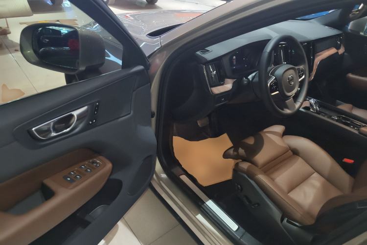 Used Volvo XC60 2025 B5 Four-Wheel Drive Smart & Advanced Luxury Edition