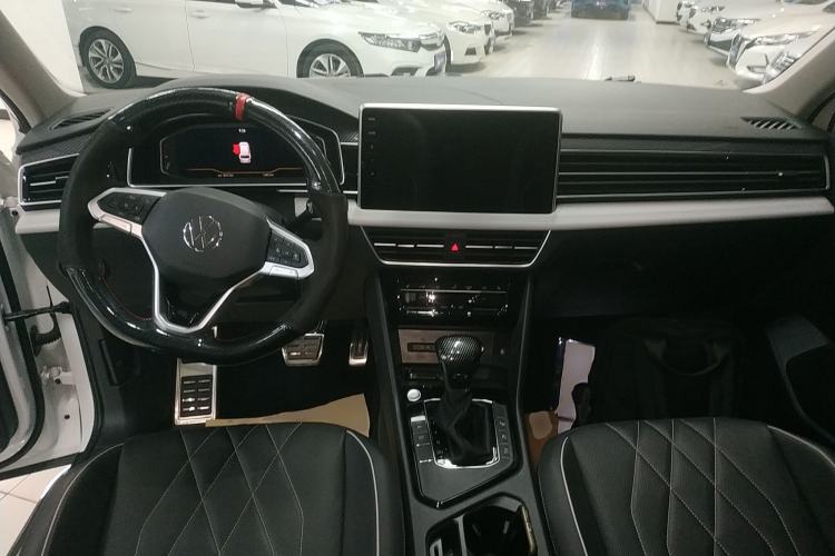 Used Volkswagen Tiguan L 2024 330TSI Automatic Two-Wheel Drive R-Line Enhanced Edition Center Console