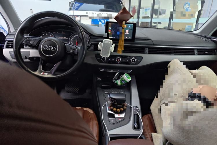 Used Audi A4L 2018 30th Anniversary Edition 40 TFSI Fashion Model Center Console