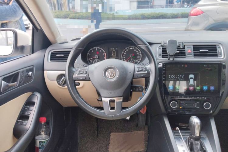 Used Volkswagen Sagitar 2014 Revised Version 1.4TSI Automatic Luxury Edition Steering Wheel
