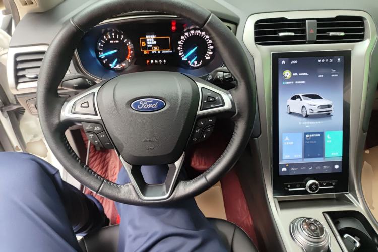 Used Ford Mondeo 2020 EcoBoost 180 Stylish Model Center Console