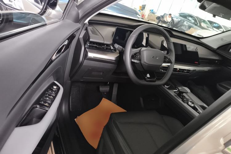 Used CHANGAN OSHAN Z6 2023 Blue Whale 1.5T DCT Smart Edition