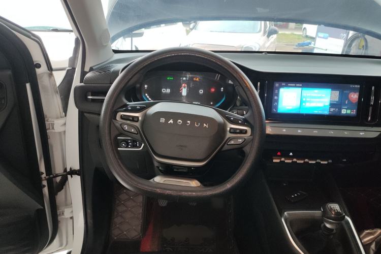 Used Baojun RM-5 2019 1.5T Manual Elite Version with 24-Hour Online Service 6 Seats Steering Wheel