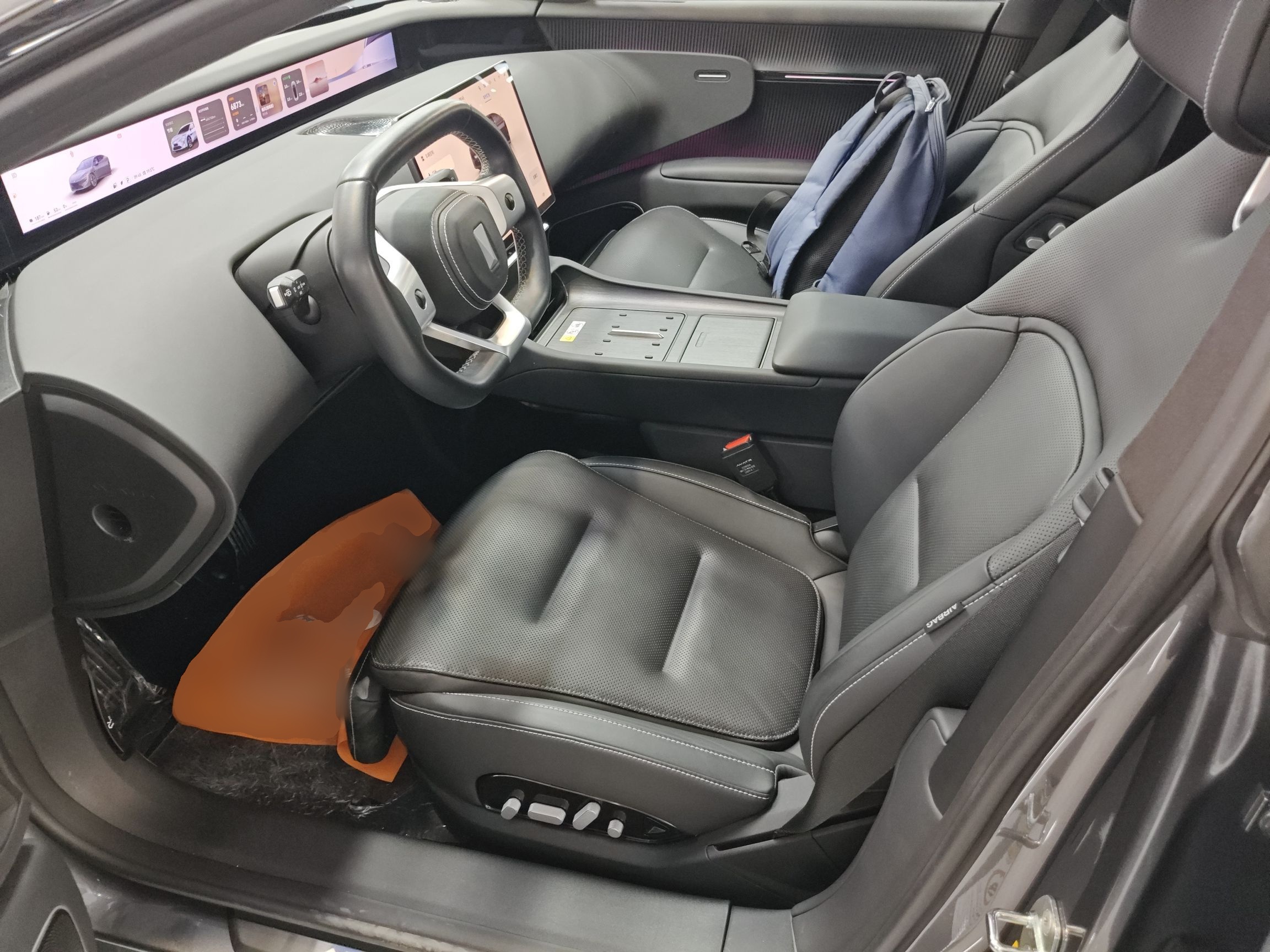 المقاعد الأمامية داخل السيارة