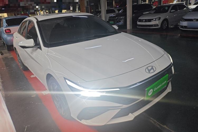 Used Hyundai Elantra 2023 1.5L CVT GLX Elite Edition Front Right 45 Deg