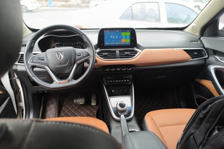 Used Baojun 510 2017 1.5L Automatic Luxury Model Center Console