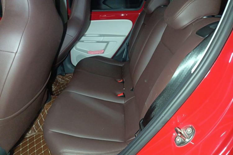 Used Volkswagen up! 2015 1.0L move up! Left Rear Seat