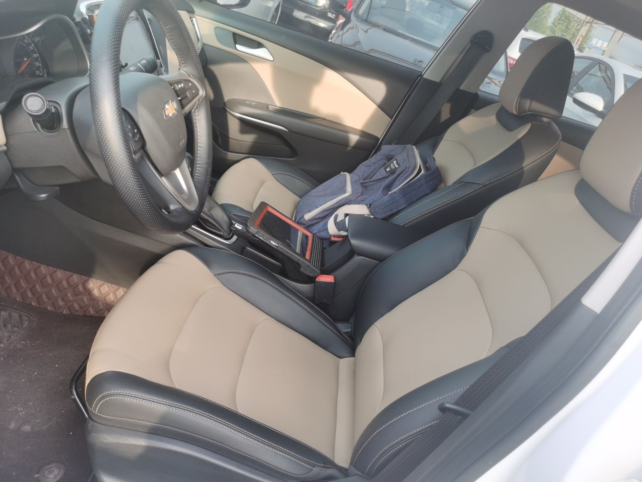 Переднее сиденье в автомобиле