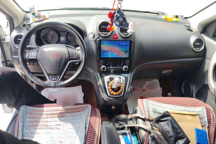 Used Haval H6 2014 Upgraded Model 2.0T Diesel Manual 4x4 Elite Version Center Console