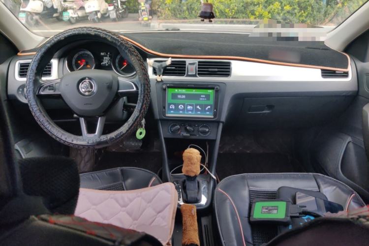 Used Skoda Rapid Spaceback 2018 1.6L Automatic Comfort Edition Interior 2