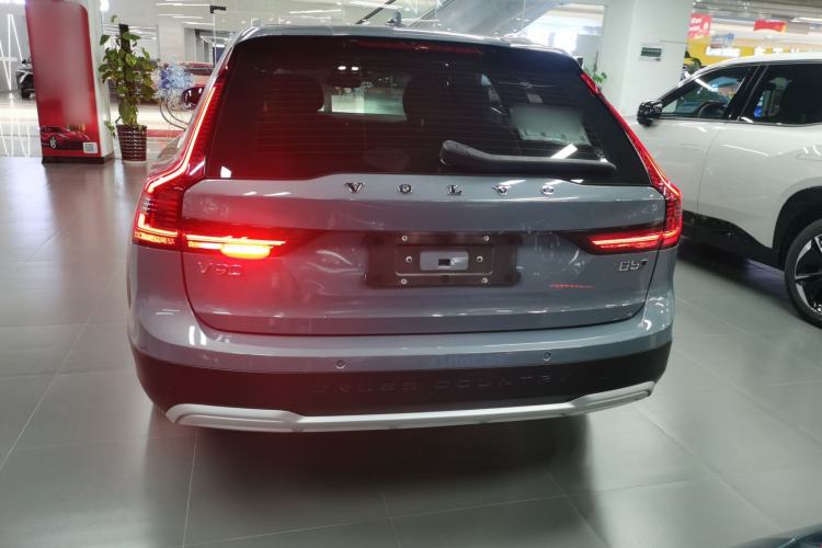 Used Volvo V90 2022 Cross Country B5 AWD Smart Range Edition
