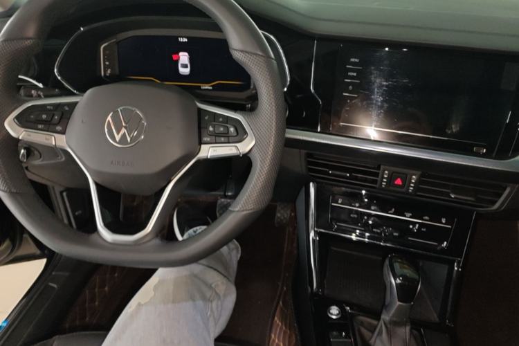 Used Volkswagen Passat 2025 Outstanding Model 330TSI Elite Edition Center Console